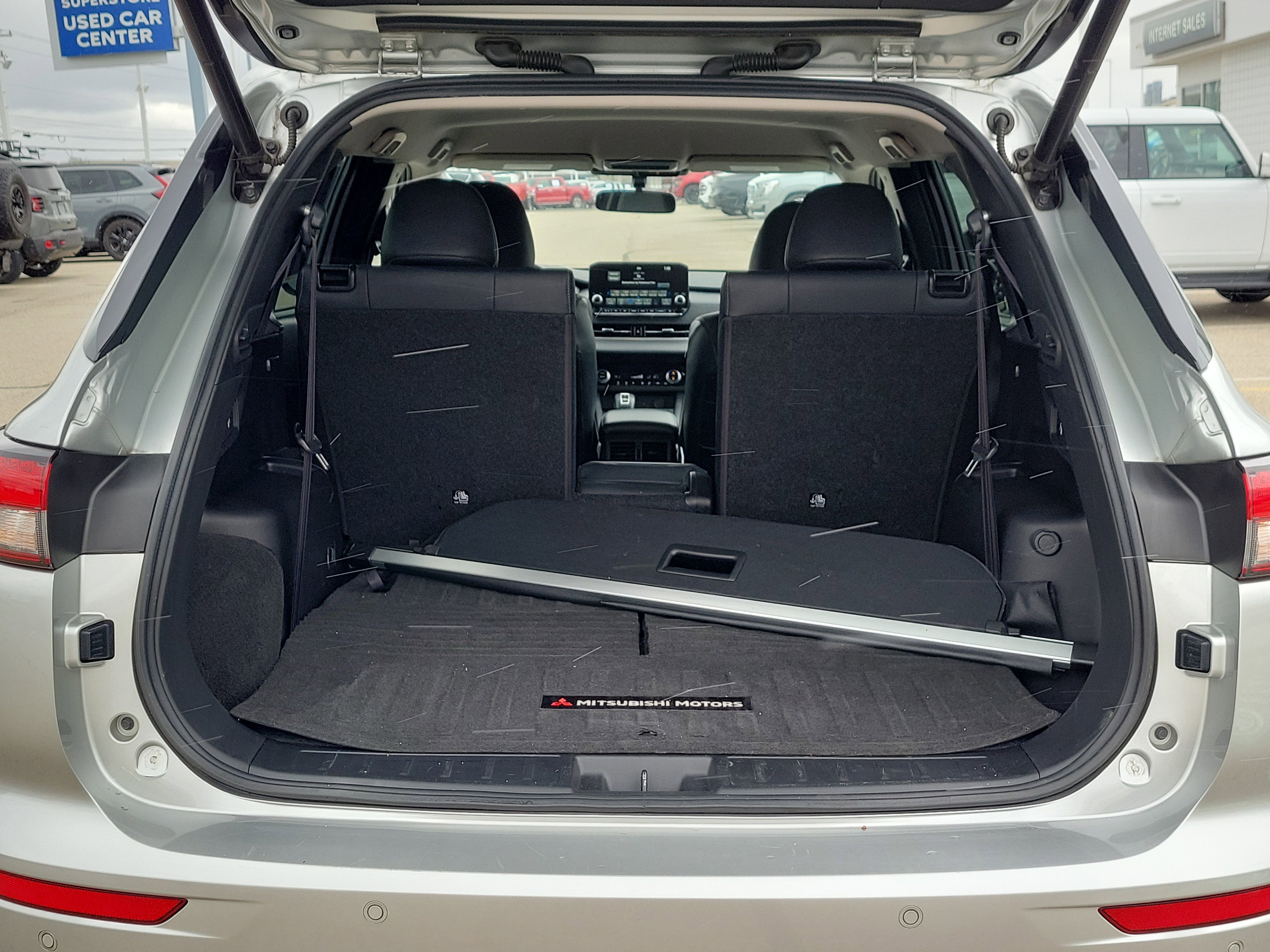 Used 2022 Mitsubishi Outlander SE image 8