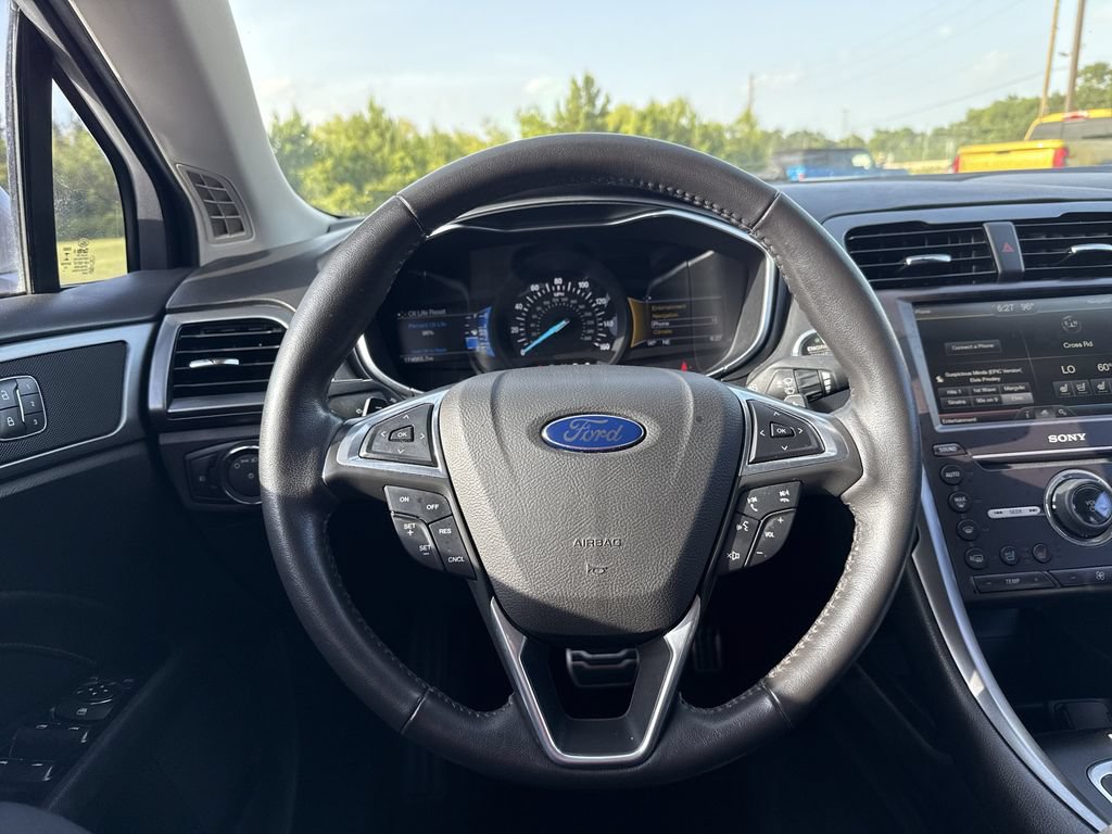 Used 2016 Ford Fusion Titanium FWD image 10