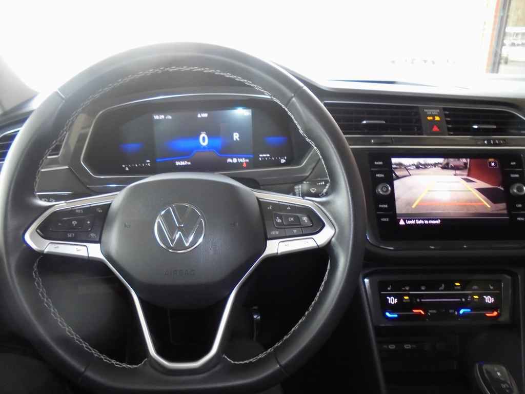Used 2023 Volkswagen Tiguan SE AWD/4WD image 6