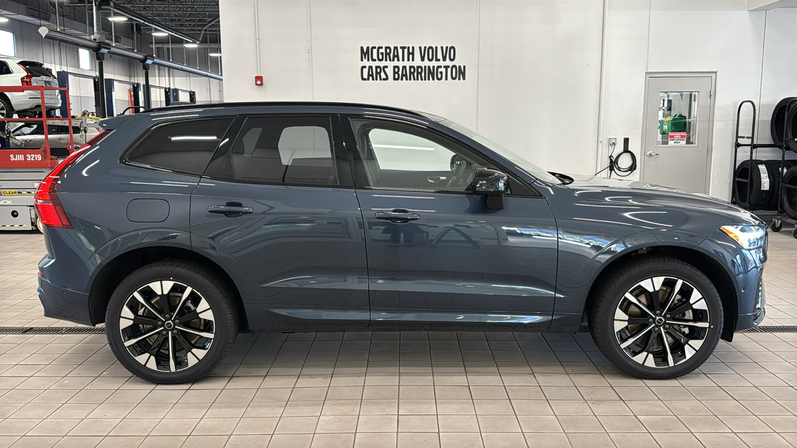 New 2026 Volvo XC60 T8 Plus w/ Climate Package AWD/4WD image 4