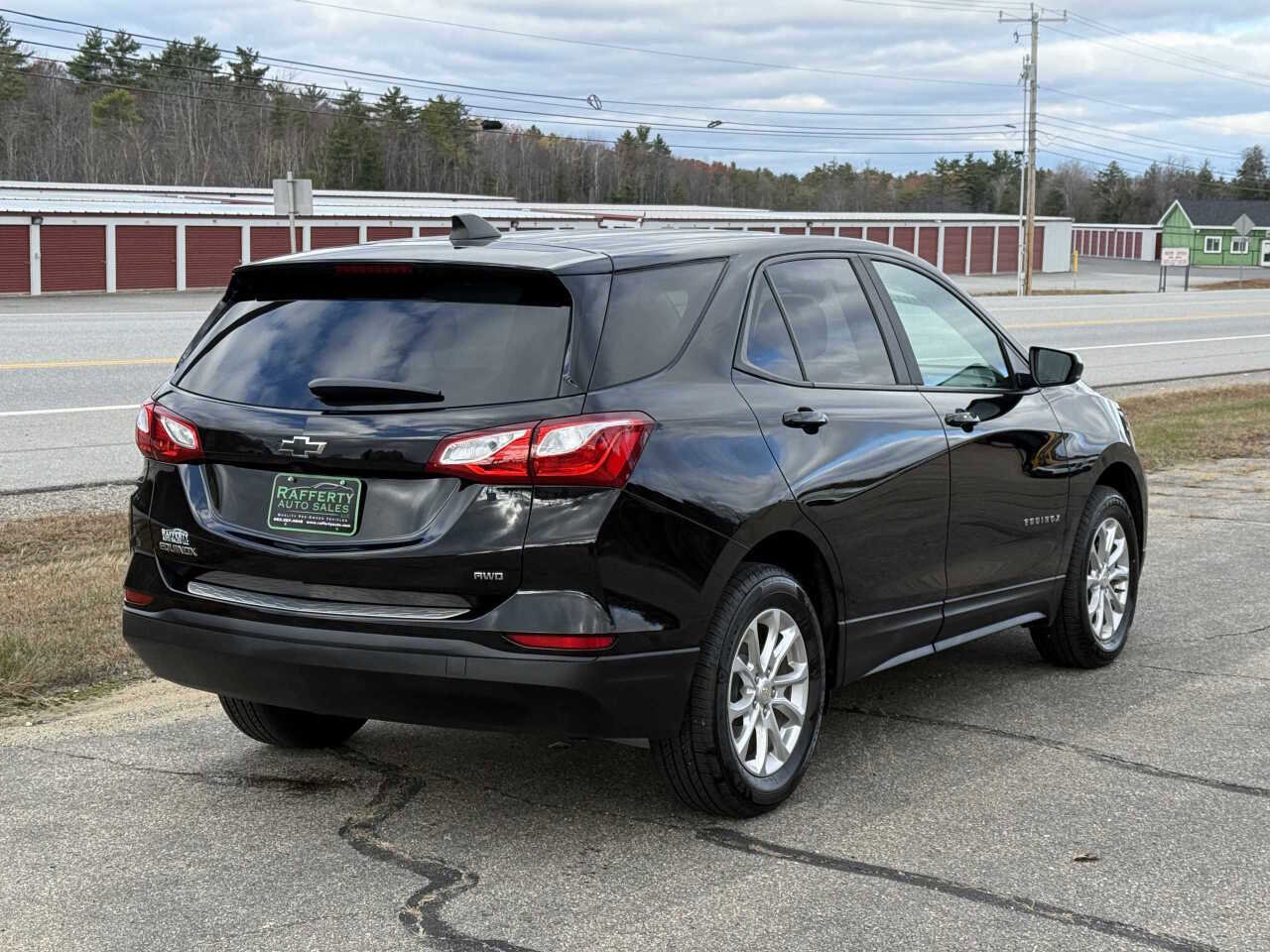 Used 2021 Chevrolet Equinox LS w/ LPO, Chrome Package image 4