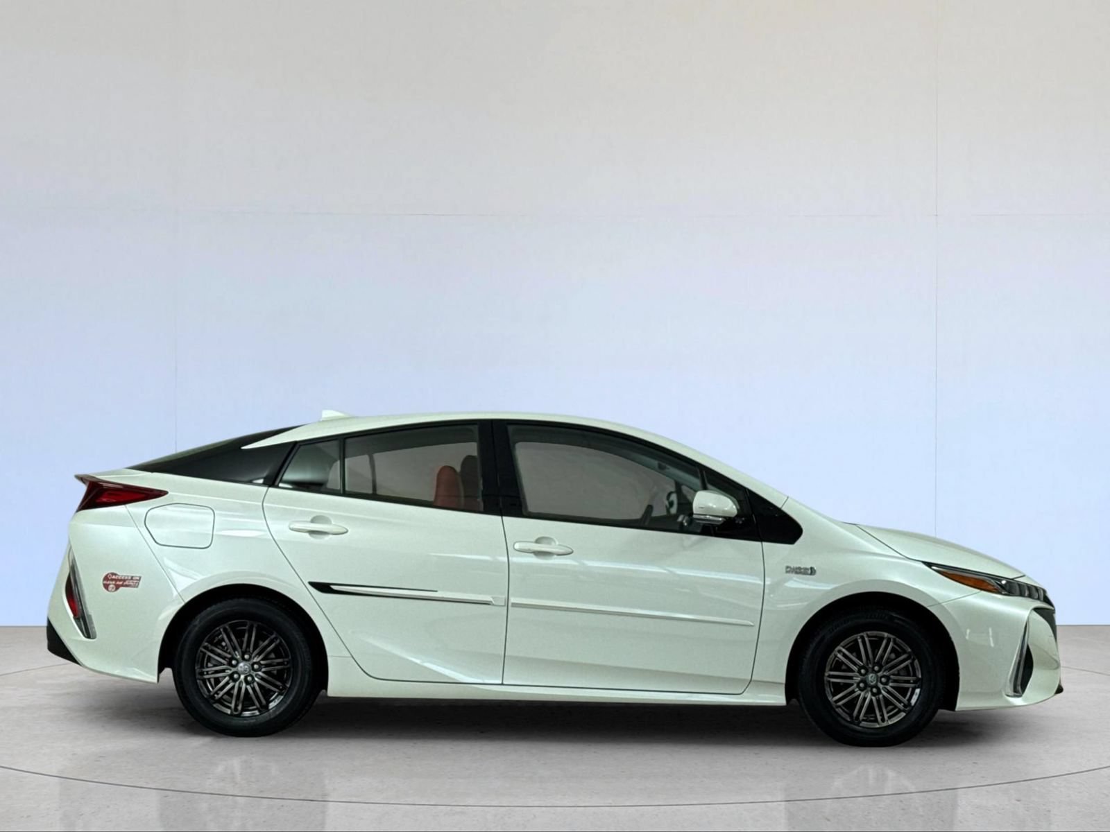 Used 2017 Toyota Prius Prime Premium FWD image 9