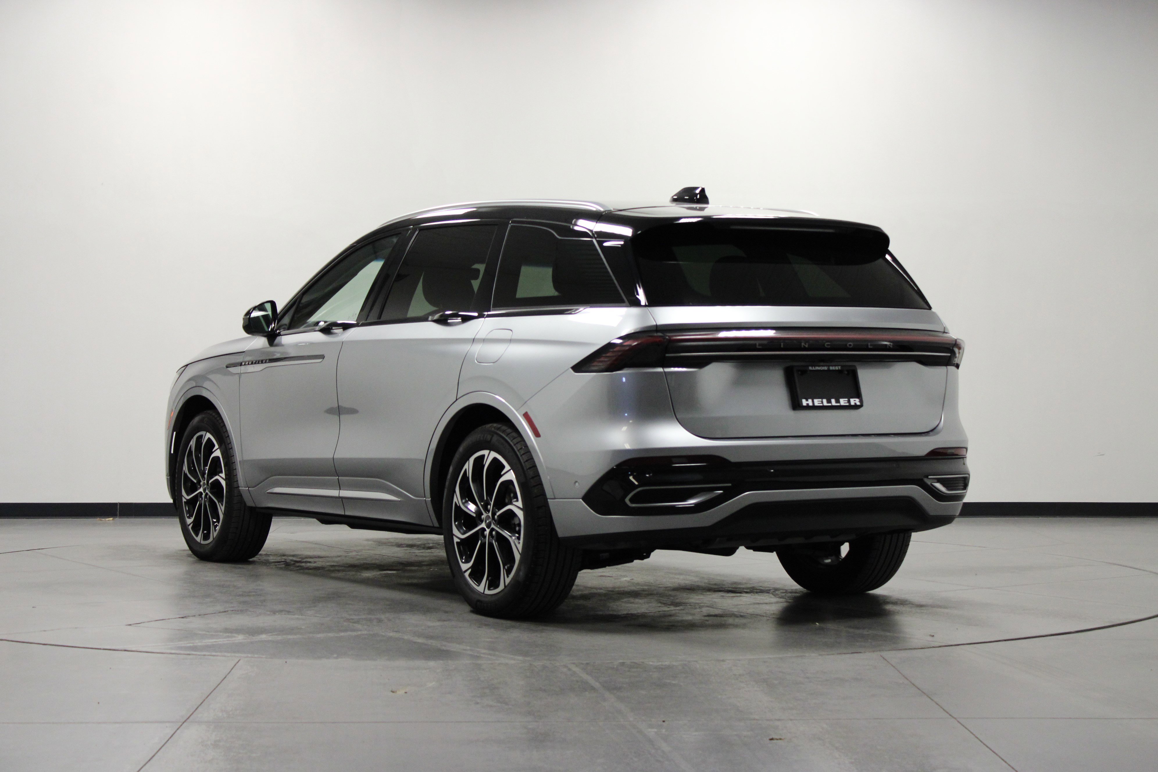 Used 2024 Lincoln Nautilus Reserve image 6