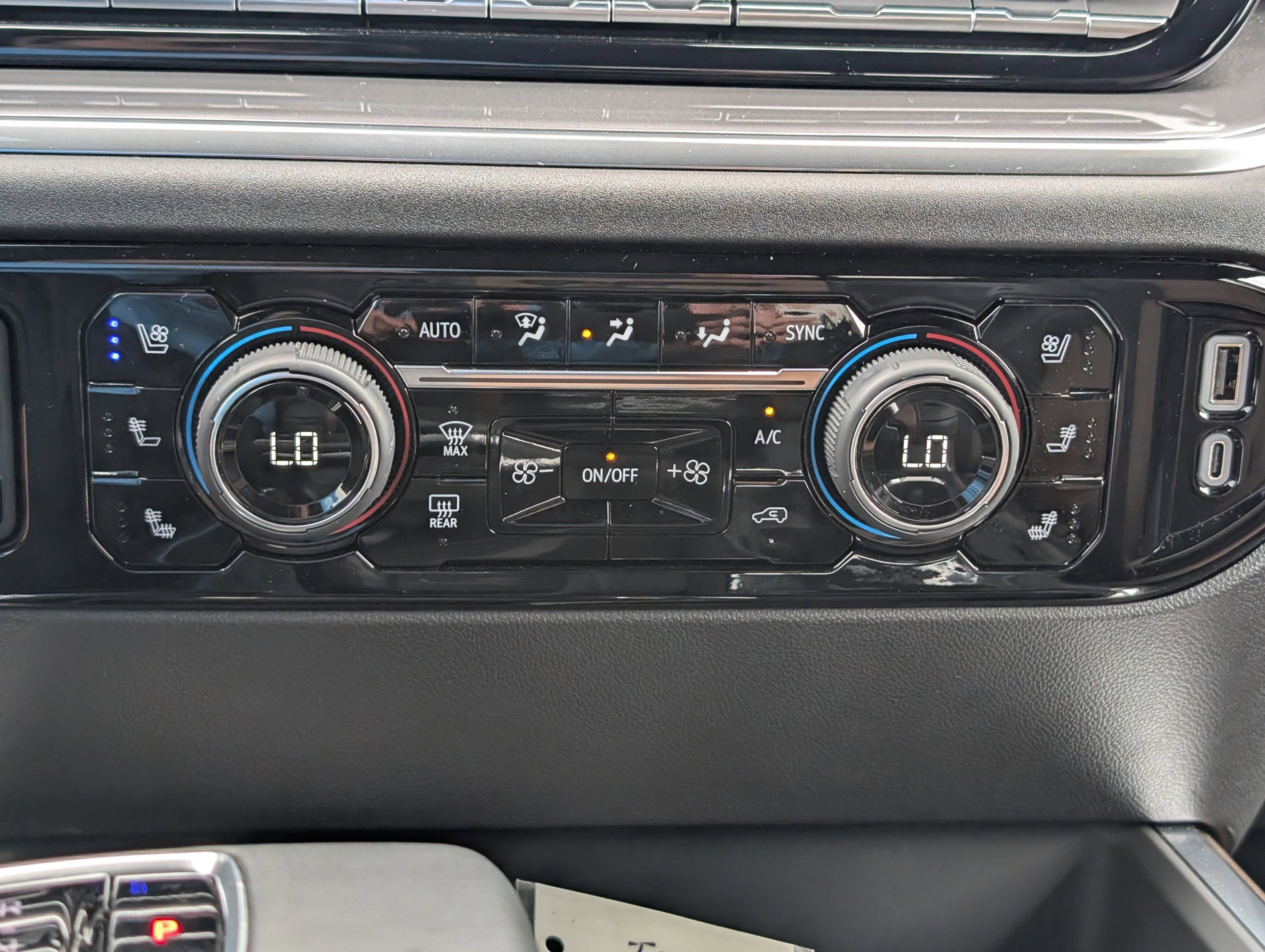 Used 2025 Chevrolet Silverado 1500 High Country w/ High Country Premium Package image 31