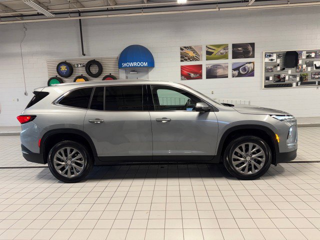 Used 2025 Buick Enclave Preferred FWD image 2