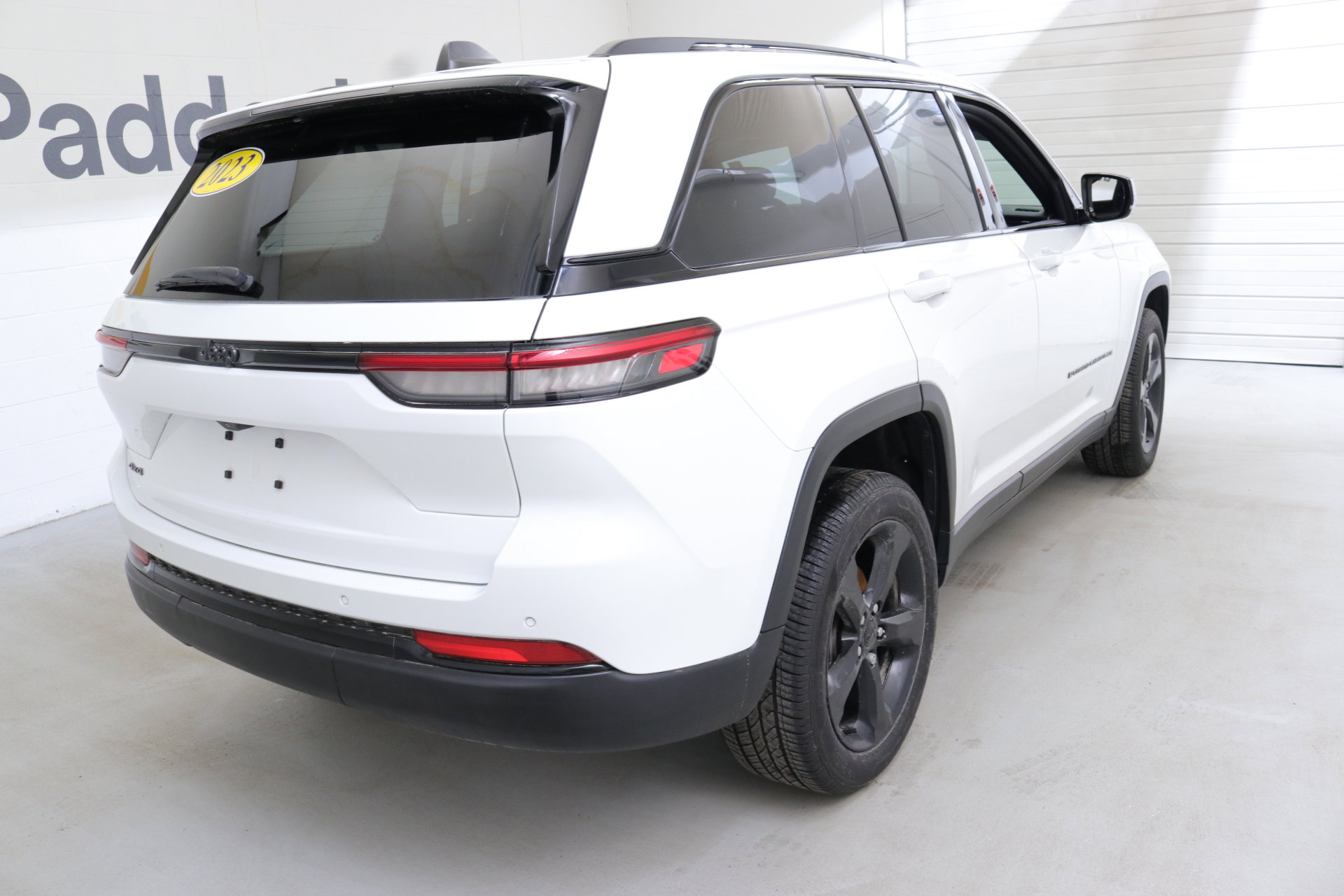 Used 2023 Jeep Grand Cherokee Altitude image 8