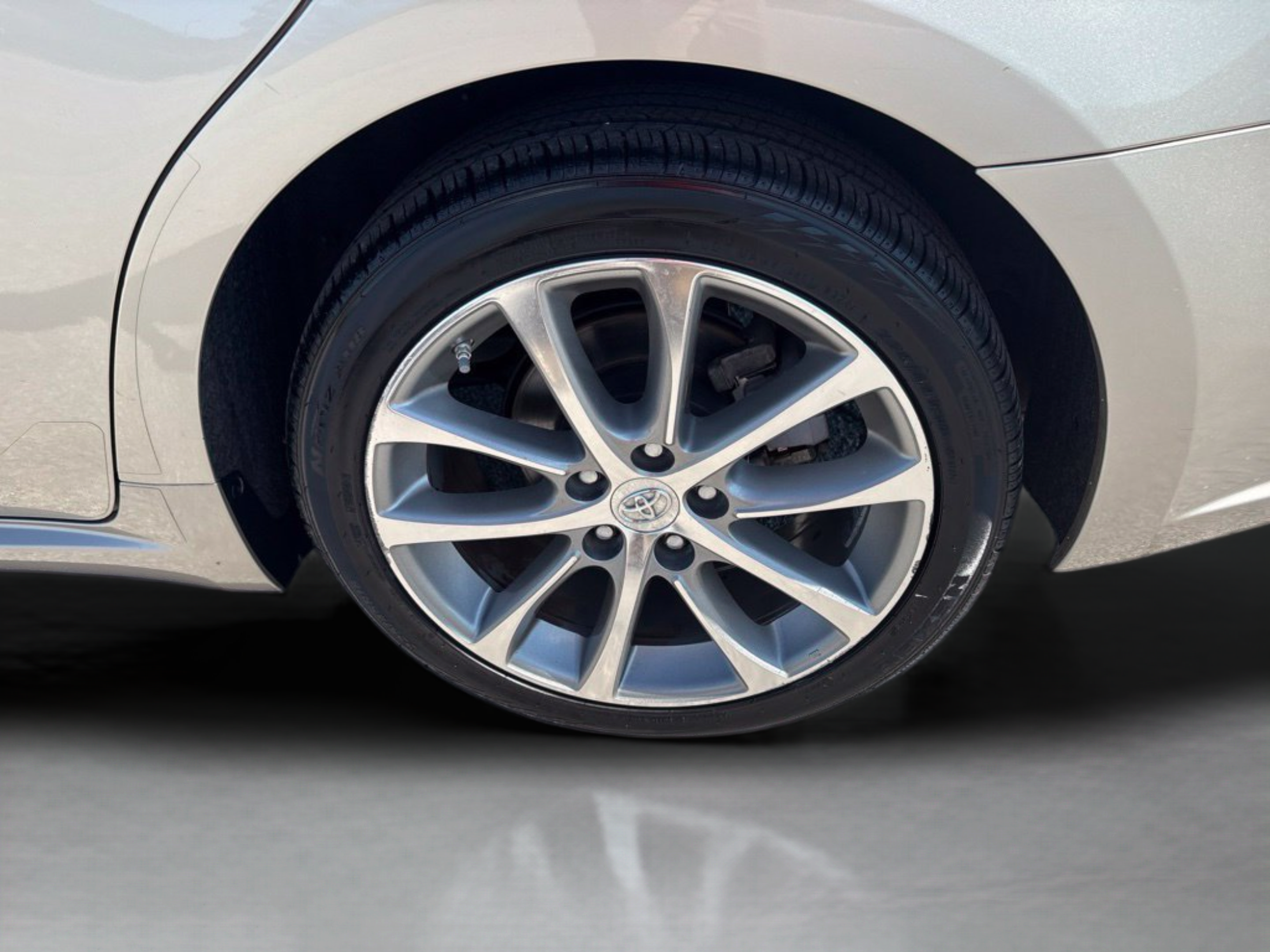 Used 2014 Toyota Avalon XLE Touring FWD image 33