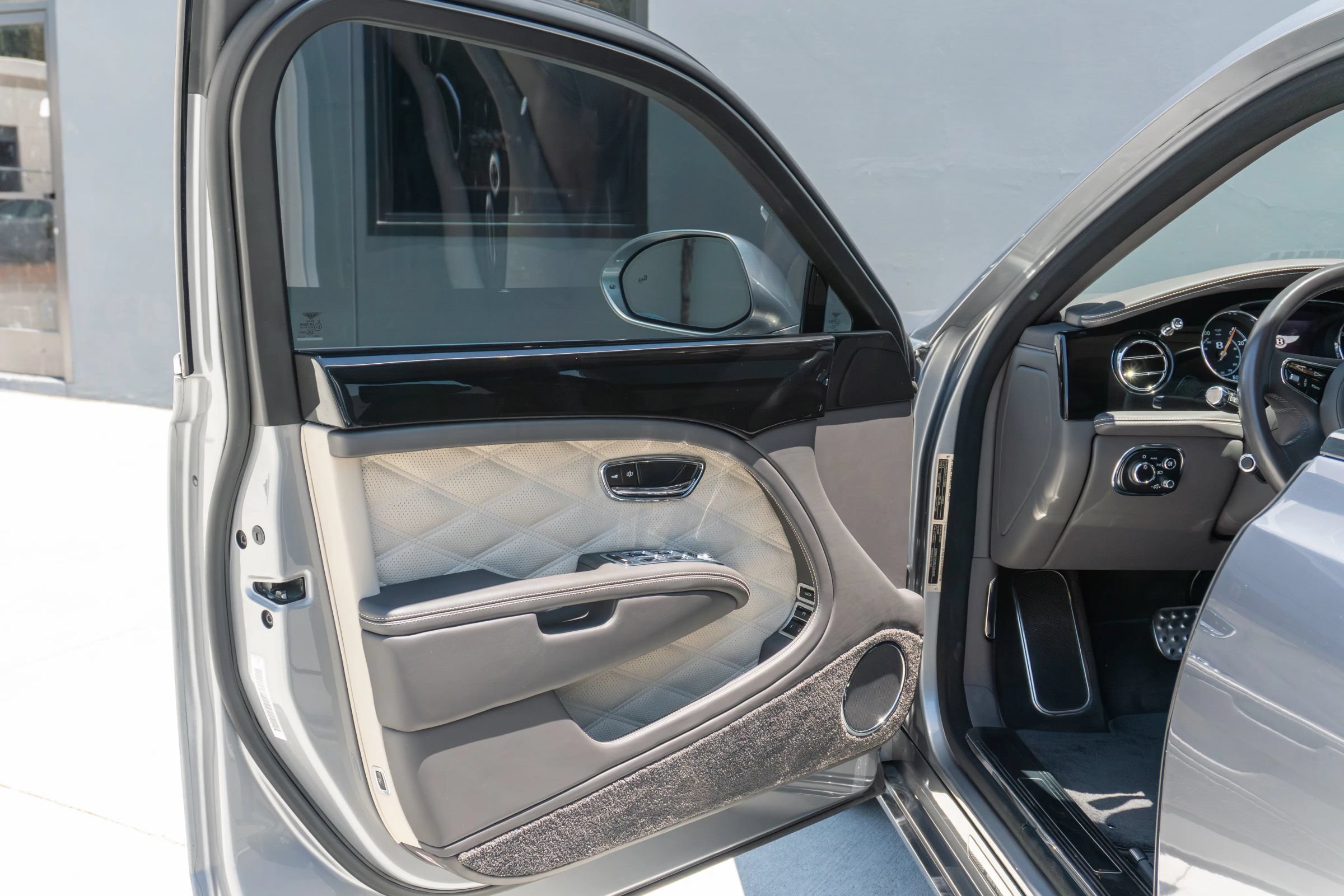 Used 2020 Bentley Mulsanne RWD image 76