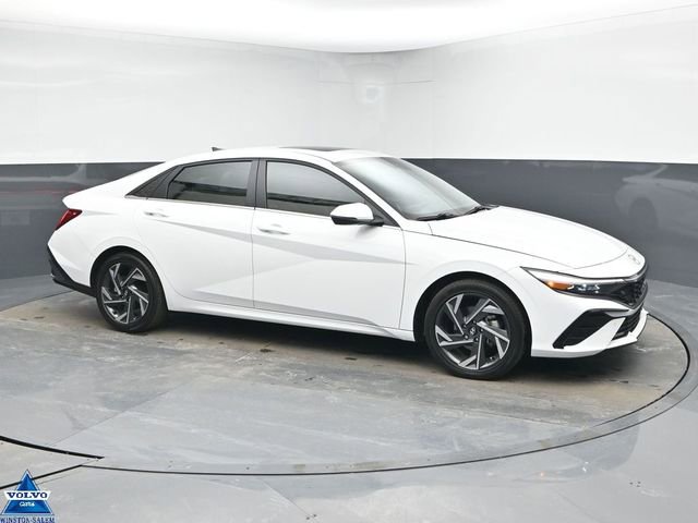 Used 2024 Hyundai Elantra Limited image 1