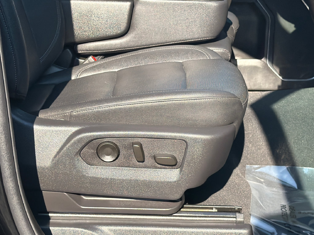 Used 2025 GMC Sierra 1500 SLT AWD/4WD image 11