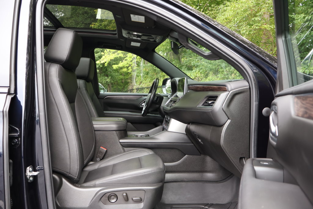 Used 2022 Chevrolet Tahoe Z71 w/ Luxury Package AWD/4WD image 44