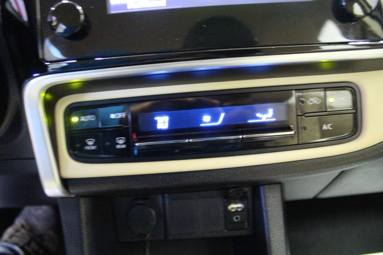 Used 2017 Toyota Corolla LE image 14