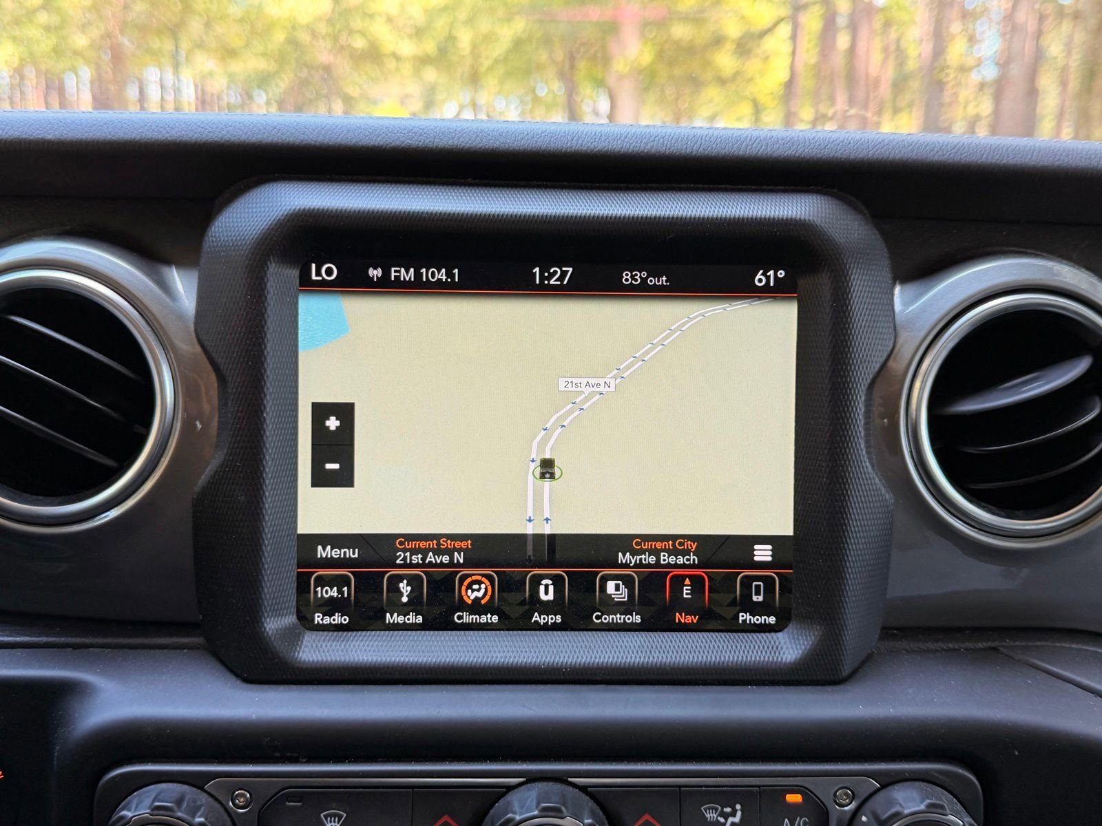 Used 2019 Jeep Wrangler Unlimited Sahara w/ Uconnect 4C Nav & Sound Group AWD/4WD image 5