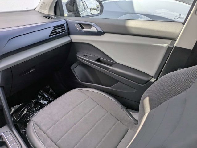 Used 2022 Volkswagen Taos SE FWD image 18