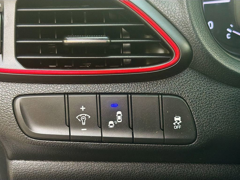 Used 2018 Hyundai Elantra GT Sport image 10