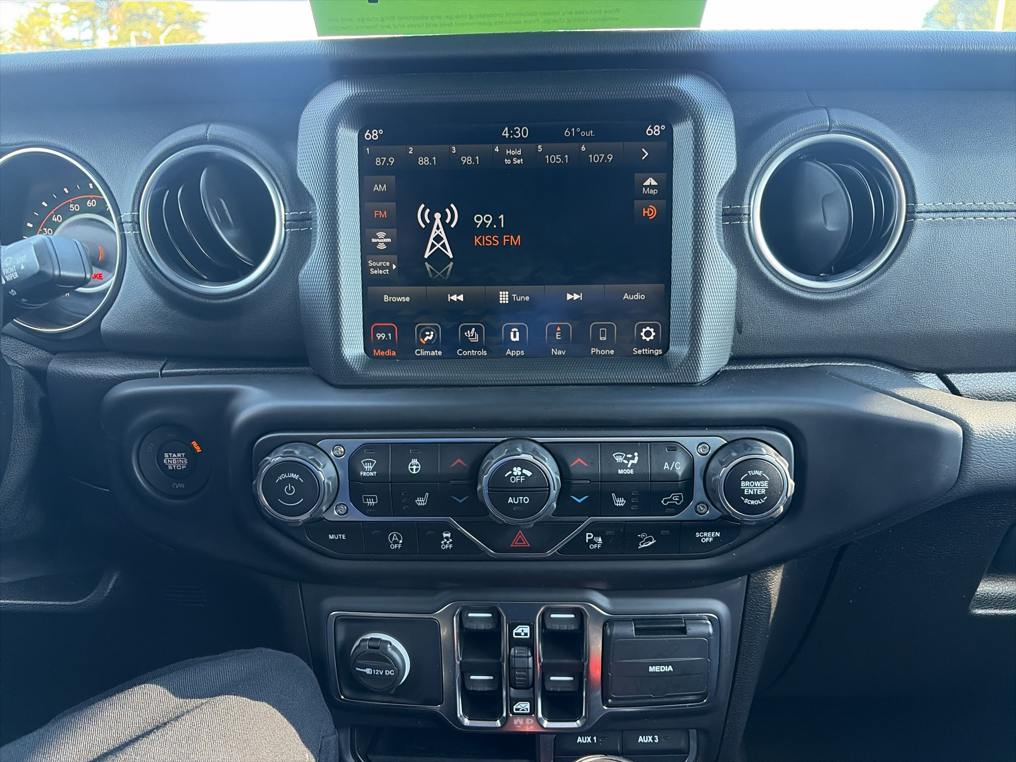 Used 2021 Jeep Wrangler Unlimited Sahara AWD/4WD image 8