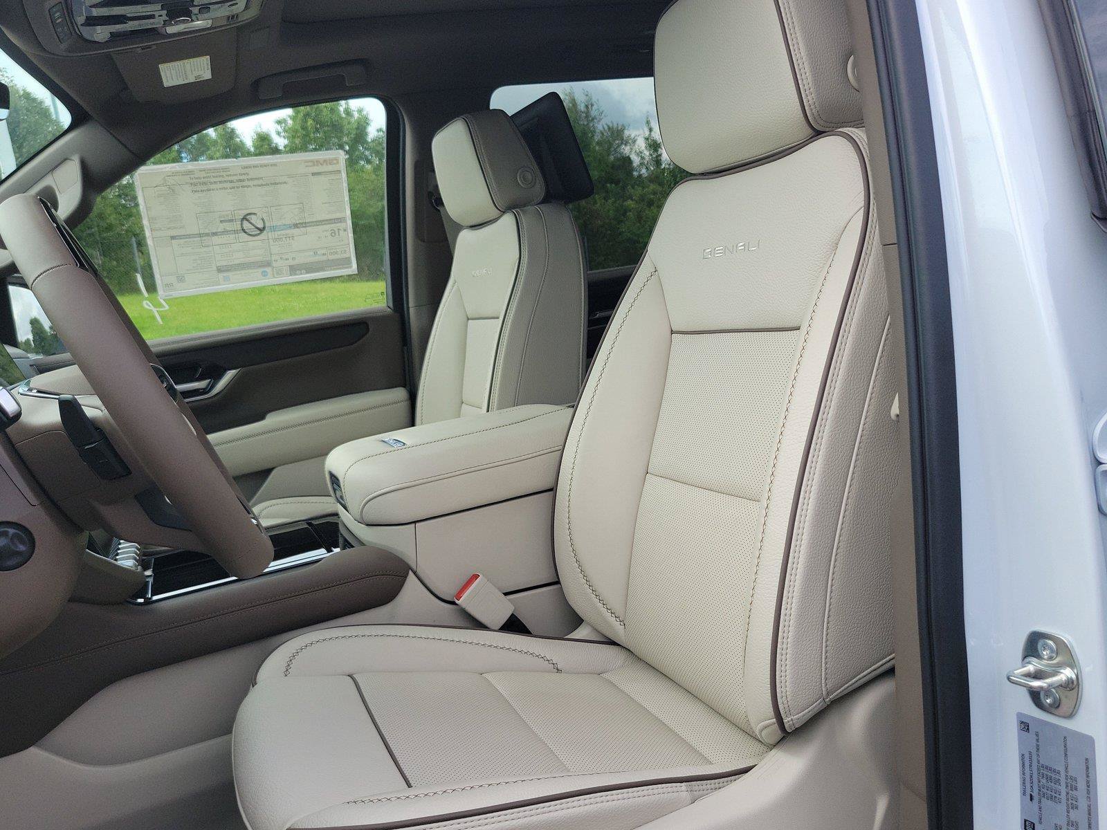 New 2026 GMC Yukon Denali w/ Denali Reserve Package AWD/4WD image 21