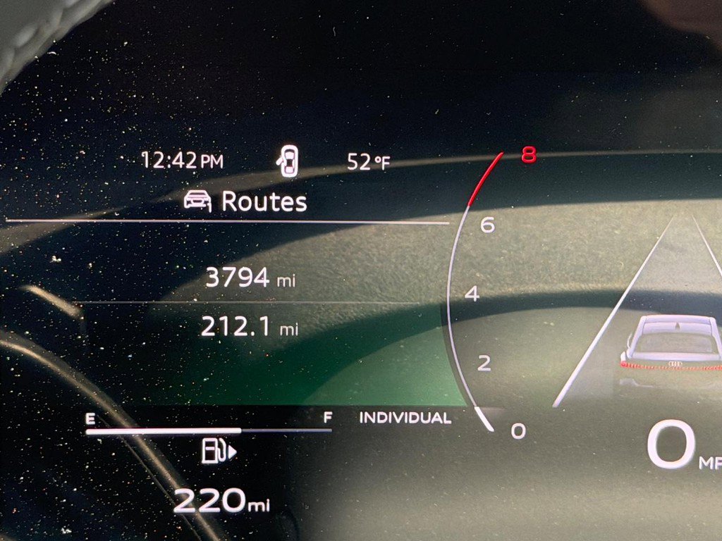 Used 2023 Audi S8 AWD/4WD image 33