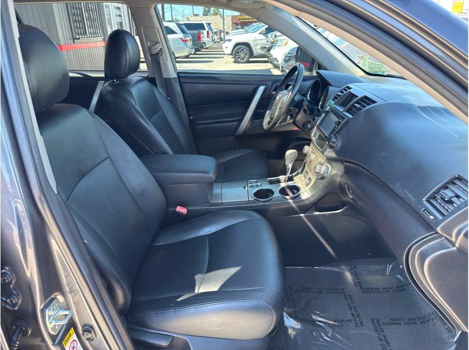 Used 2013 Toyota Highlander SE AWD/4WD image 24