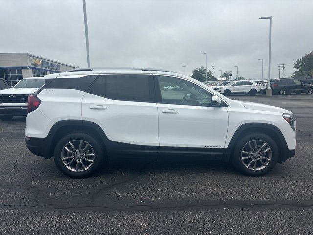 Used 2023 GMC Terrain SLT image 2