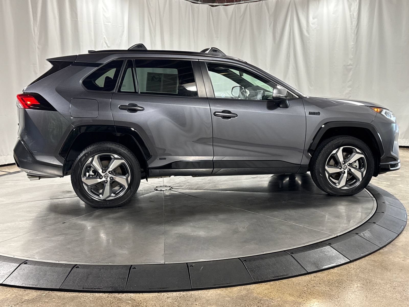 Used 2021 Toyota RAV4 SE w/ Weather & Moonroof Package AWD/4WD image 7