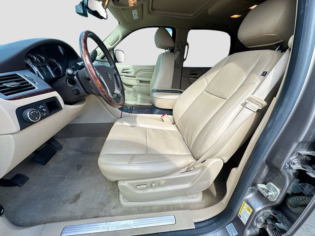 Used 2014 Cadillac Escalade Luxury AWD/4WD image 24