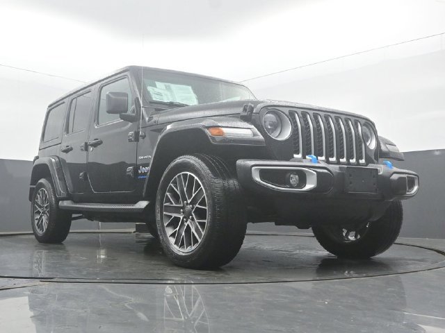 Used 2023 Jeep Wrangler Unlimited Sahara w/ Cold Weather Group AWD/4WD image 53