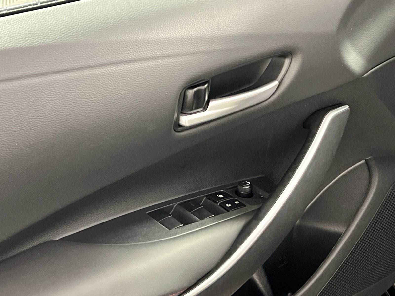 Used 2024 Toyota Corolla Sedan w/ SE Convenience Package image 15