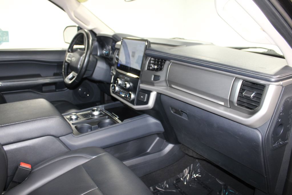 Used 2024 Ford Expedition XLT image 33