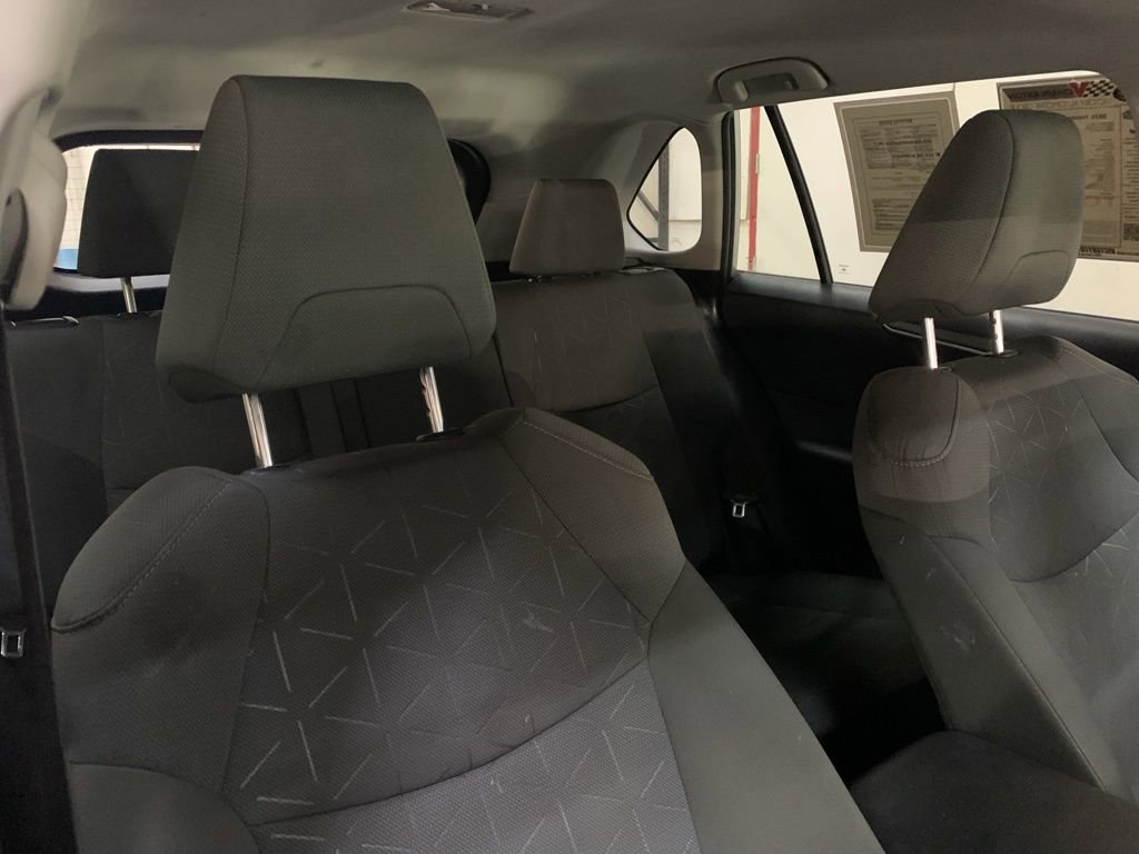 Used 2021 Toyota RAV4 XLE image 18