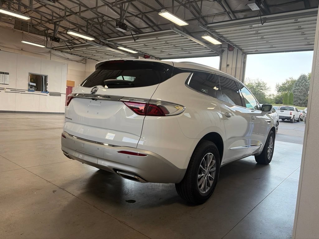 Used 2023 Buick Enclave Essence w/ LPO, Floor Liner Package FWD image 5