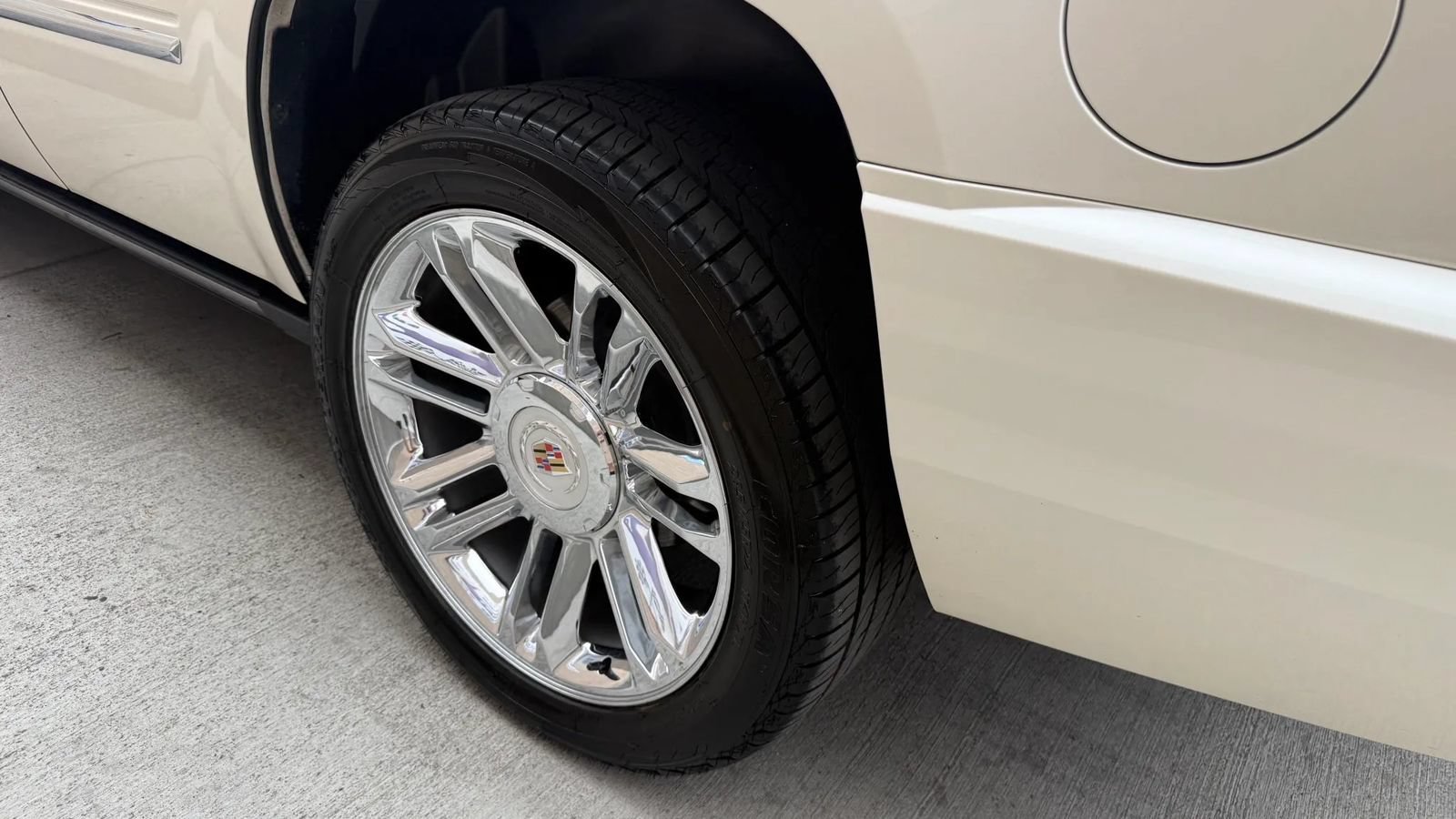 Used 2012 Cadillac Escalade Platinum AWD/4WD image 8