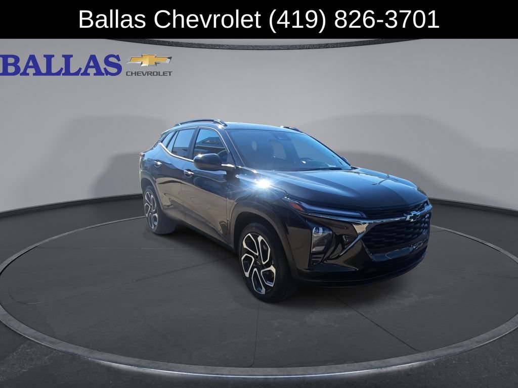 Used 2025 Chevrolet Trax RS w/ Sunroof Package FWD image 2