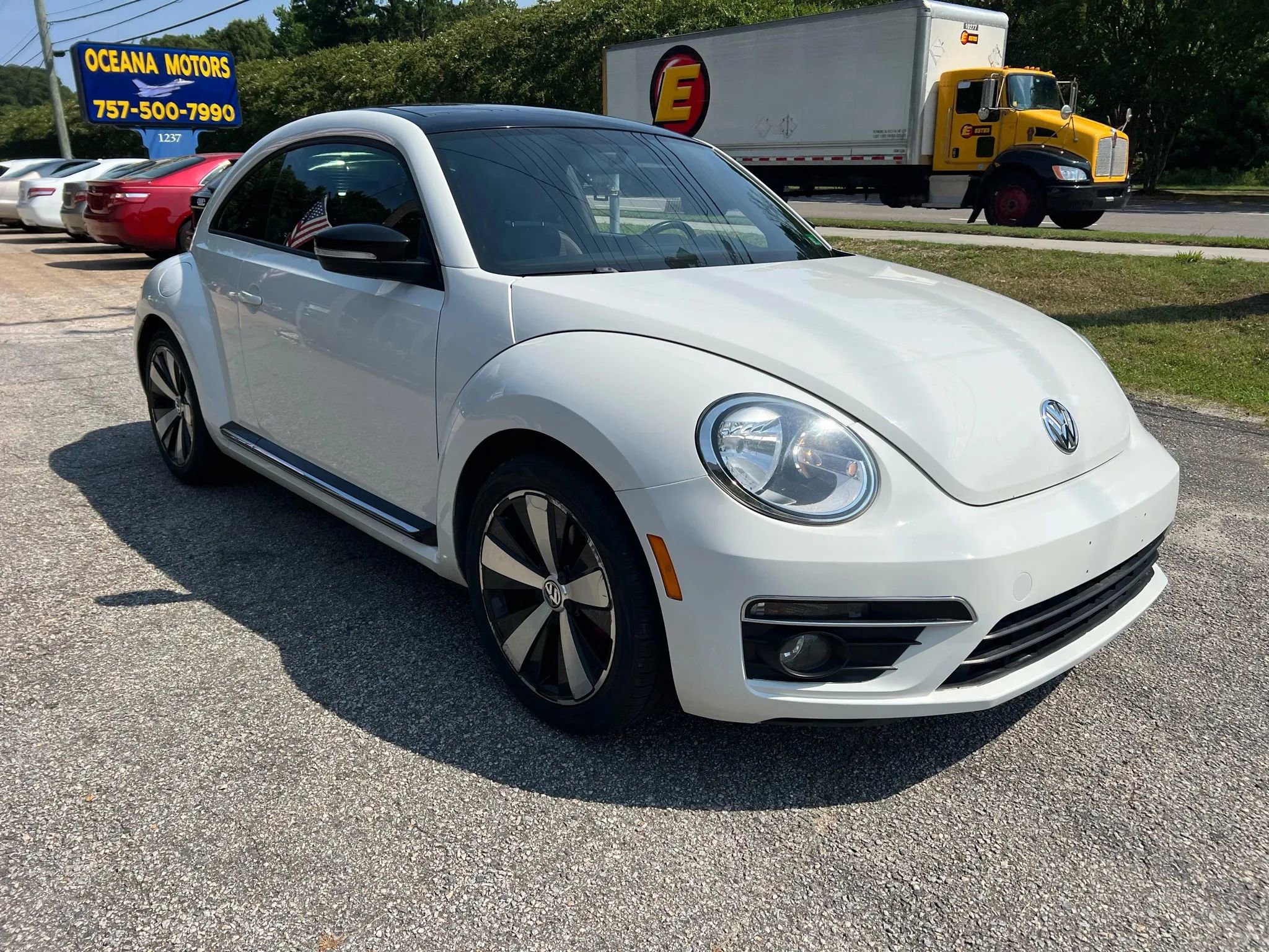 Used 2013 Volkswagen Beetle 2.0T image 3