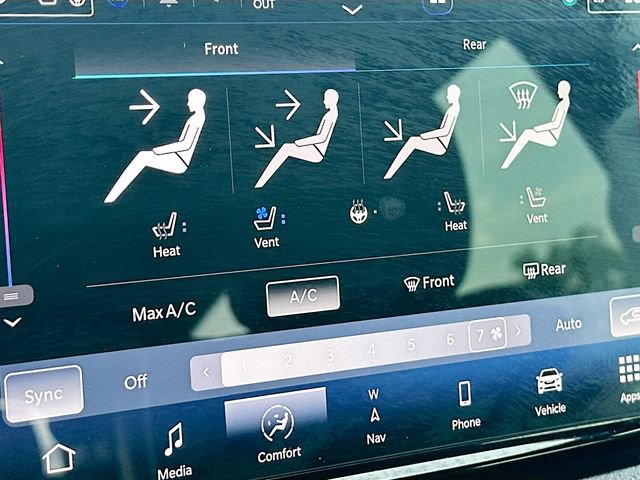 Used 2024 Chrysler Pacifica Premium image 20