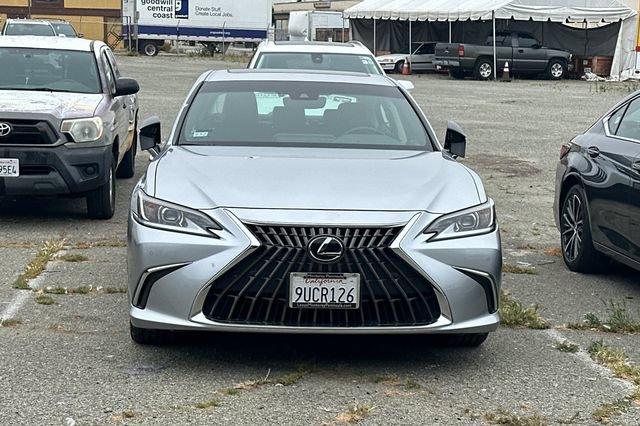 Used 2025 Lexus ES 300h w/ Premium Package FWD image 3