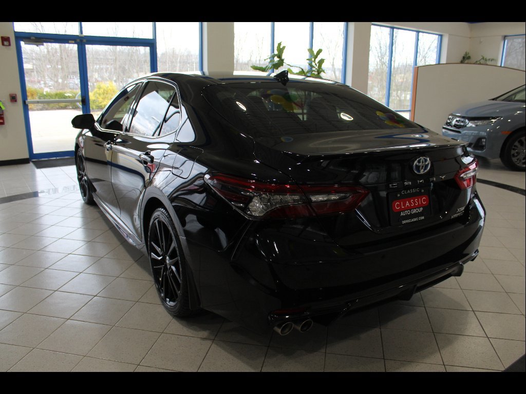 Used 2021 Toyota Camry XSE w/ Navigation Upgrade Package FWD image 7