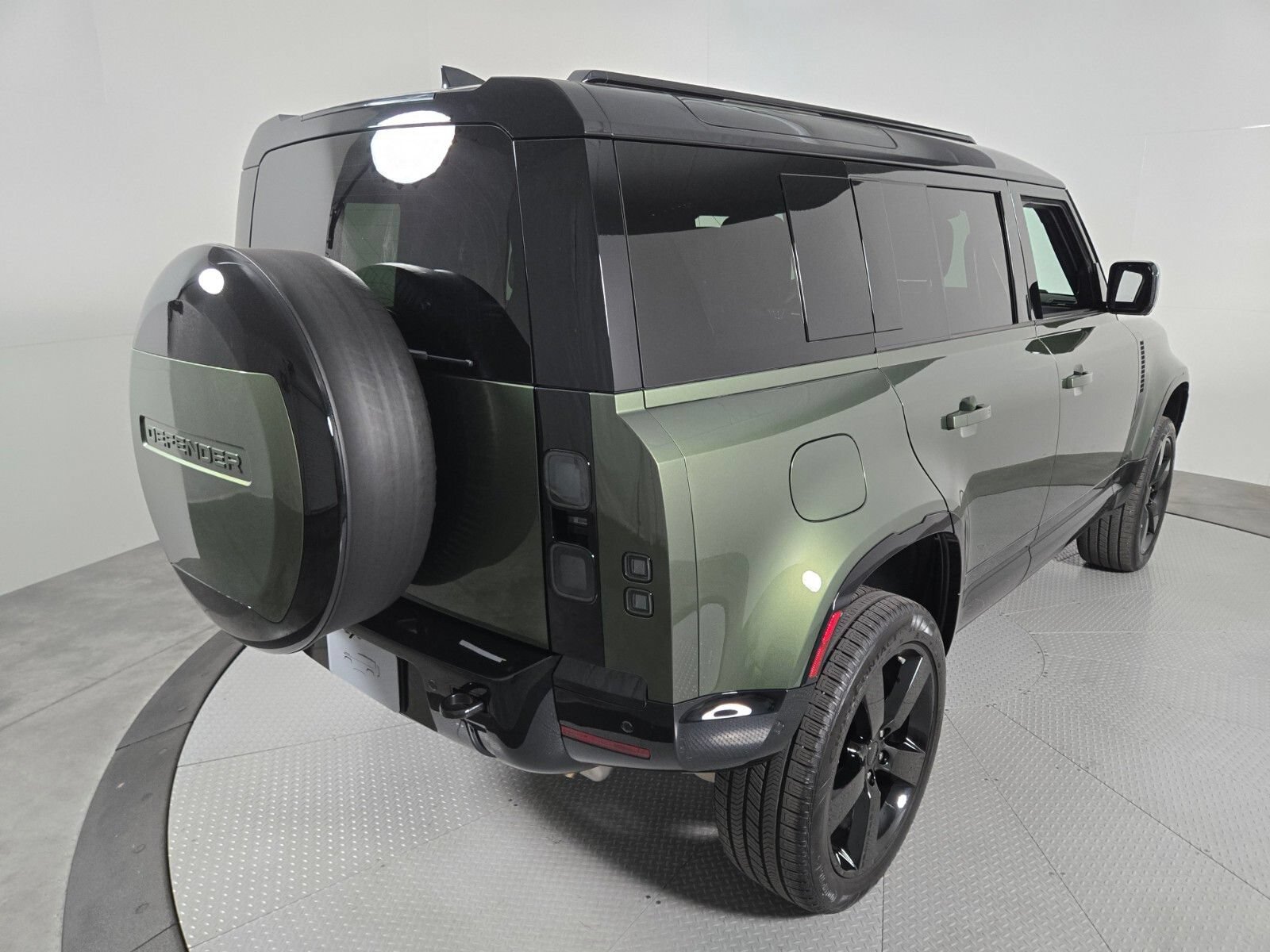 Used 2026 Land Rover Defender 110 X-Dynamic SE AWD/4WD image 5