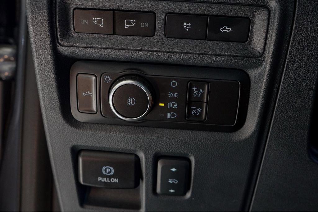 Used 2024 Ford F150 Platinum image 18