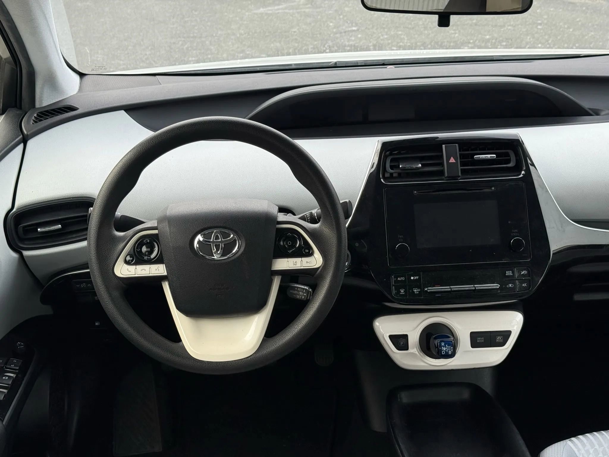 Used 2018 Toyota Prius Two image 30