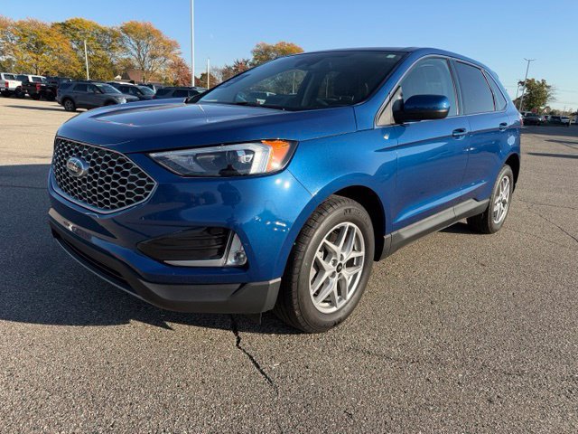 Used 2024 Ford Edge SEL w/ Convenience Package AWD/4WD image 2