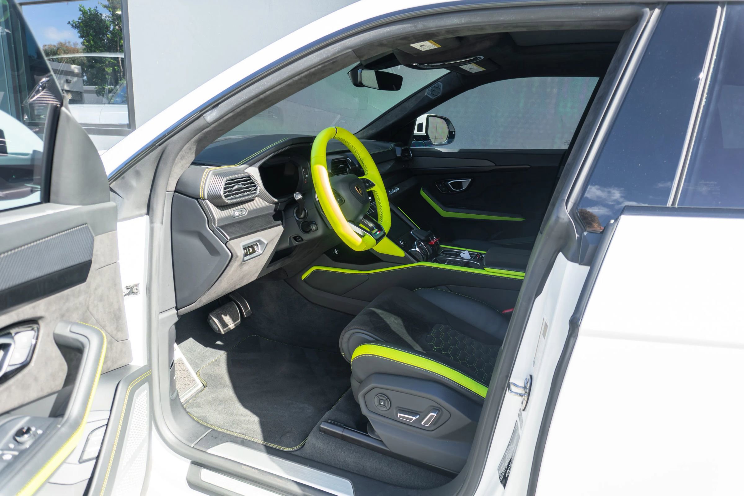 Used 2022 Lamborghini Urus image 45