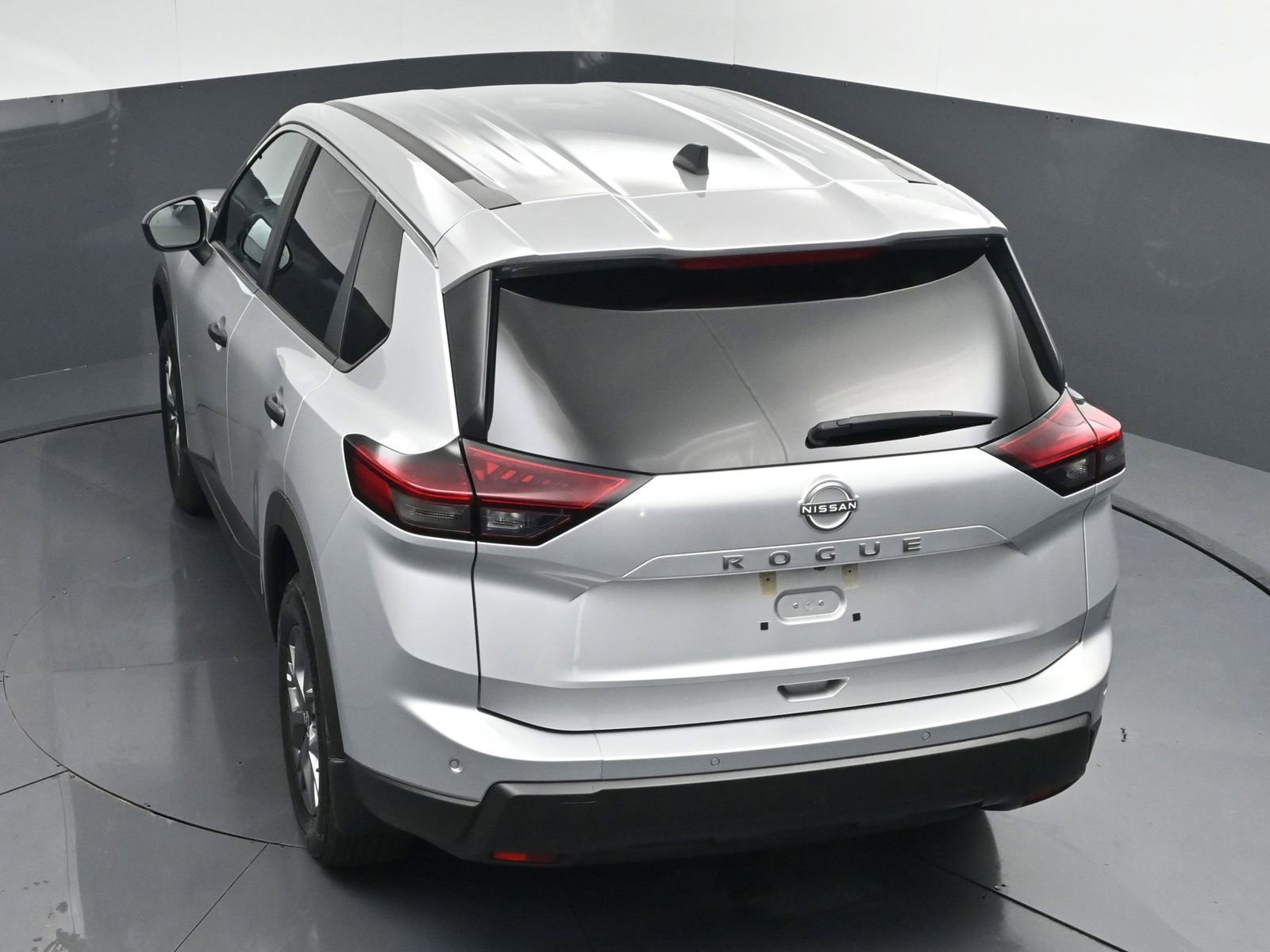 Used 2025 Nissan Rogue S image 32