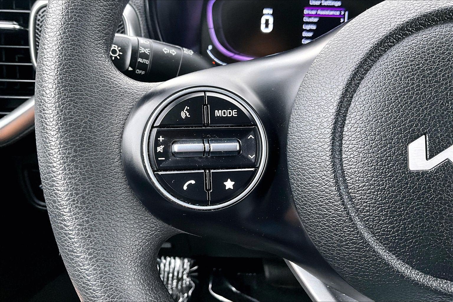 Used 2023 Kia Soul LX w/ LX Technology Package FWD image 16