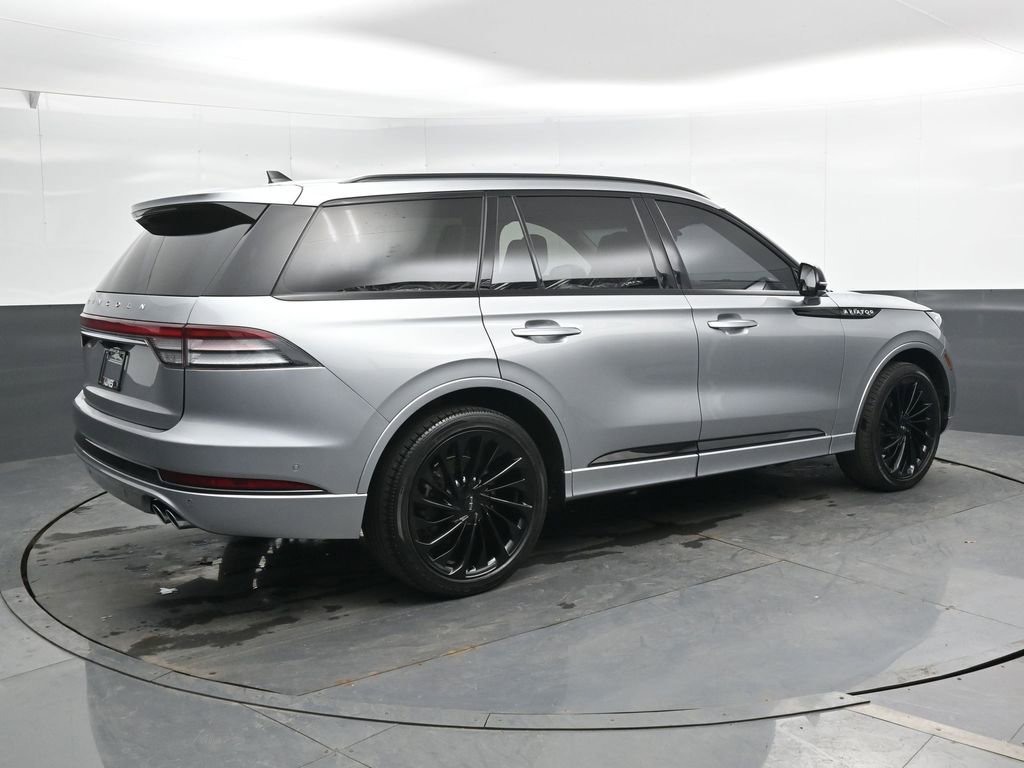 Used 2023 Lincoln Aviator Reserve w/ Equipment Group 201A image 2
