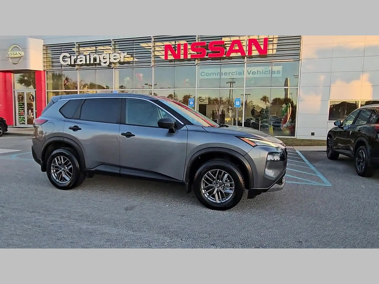 Used 2023 Nissan Rogue S image 37