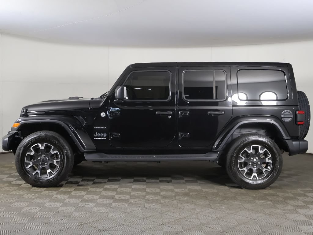Used 2024 Jeep Wrangler Unlimited Sahara w/ Technology Group AWD/4WD image 17