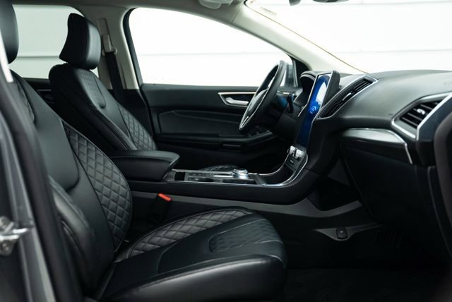 Used 2024 Ford Edge Titanium image 13