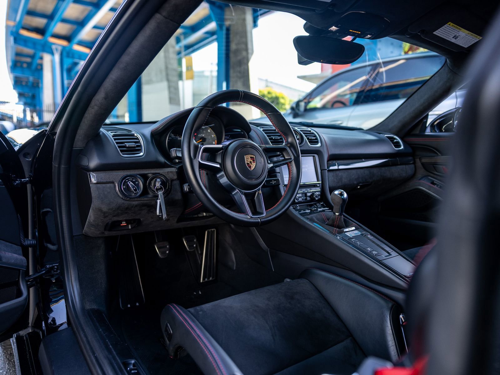 Certified 2016 Porsche Cayman GT4 RWD image 4
