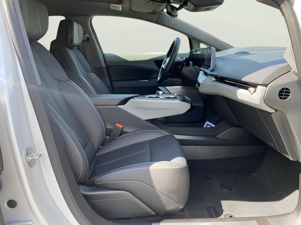 Used 2025 Cadillac Optiq Luxury 2 w/ LPO, Floor Liner Package AWD/4WD image 19